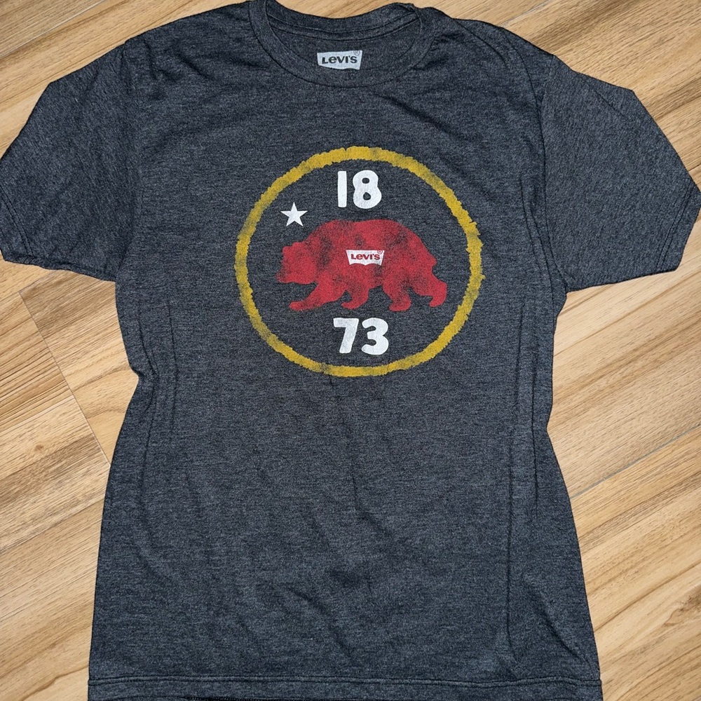 Levi's Gray Tee with Red Bear and Gold Circle